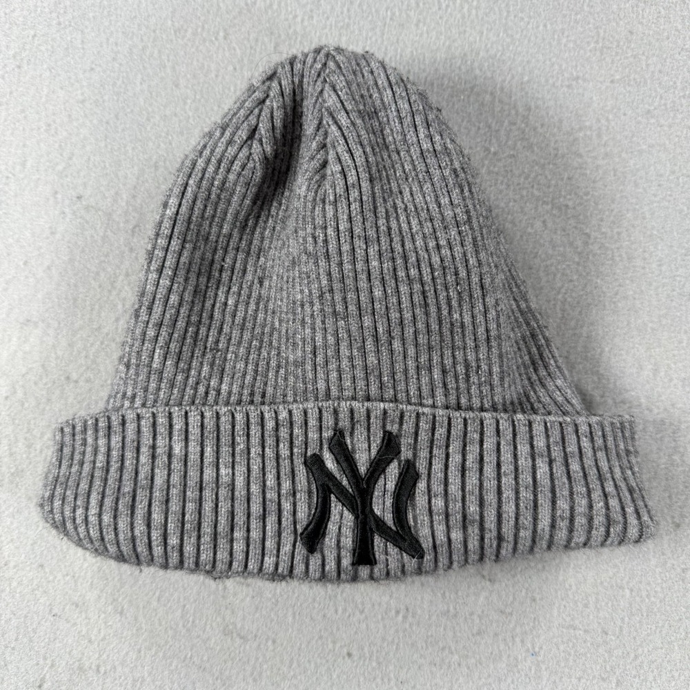 New York Yankees Beanie Hat Gray Ribbed Knit Fleece Lined Cuffed NY Logo Cap